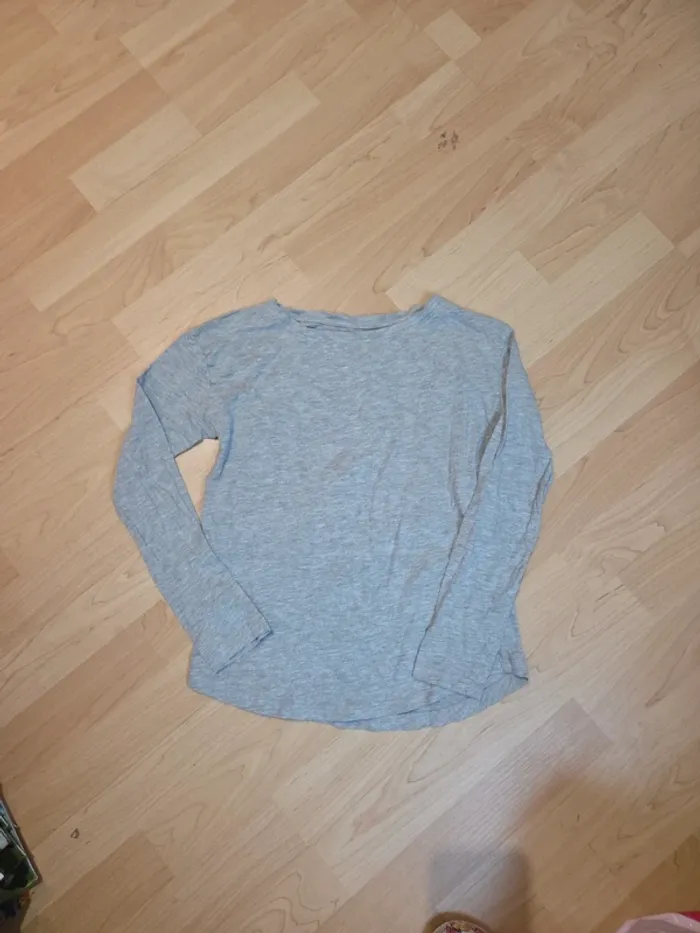 Tee shirt manche longue gris taille 10.12ans H&M