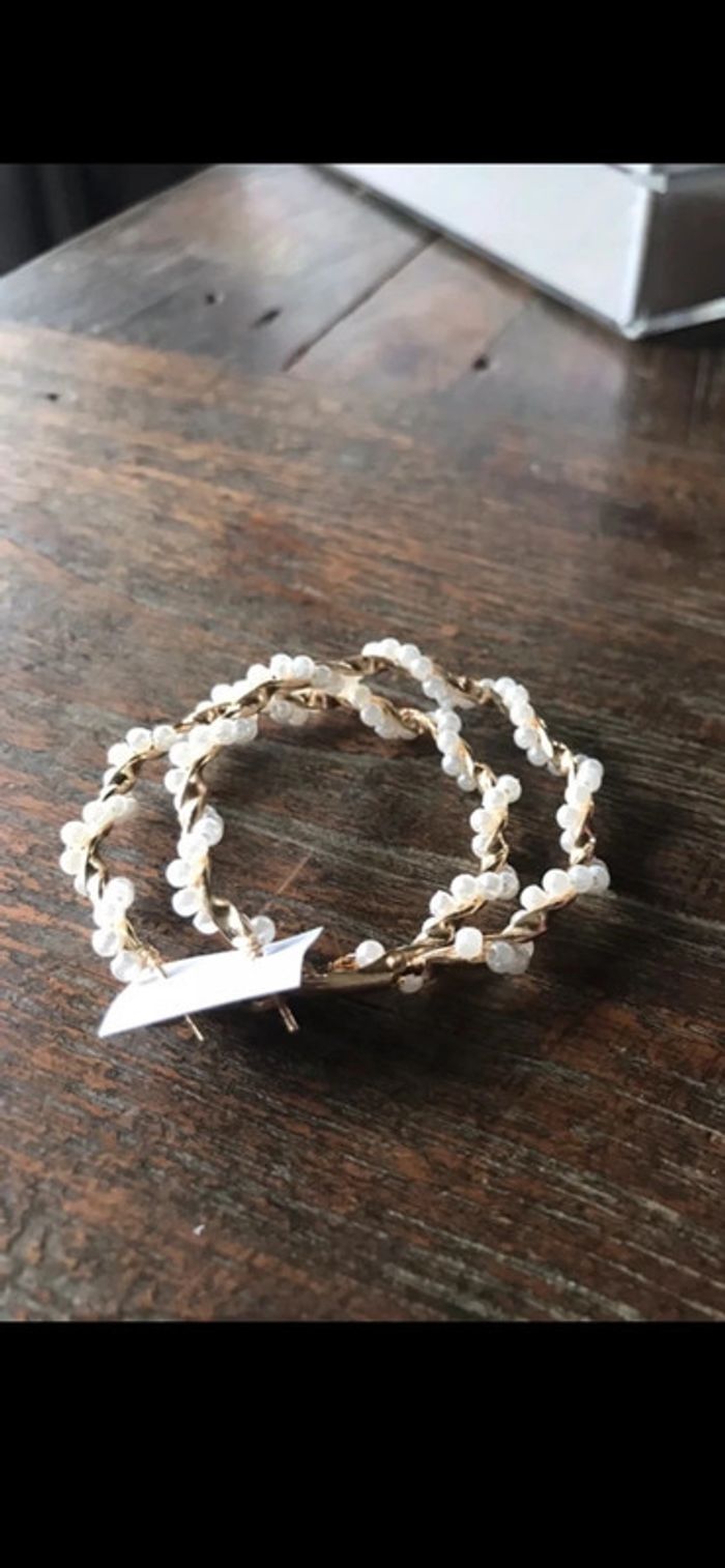 Magnifique paire de boucles d’oreilles anneaux avec perles - photo numéro 2
