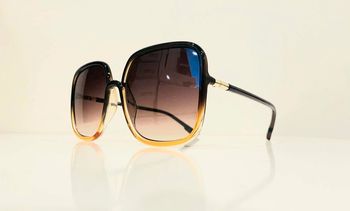 Lunette de soleil femme carrée marron dégradés UV protection catégorie 3