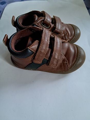 Chaussure bebe taille 22