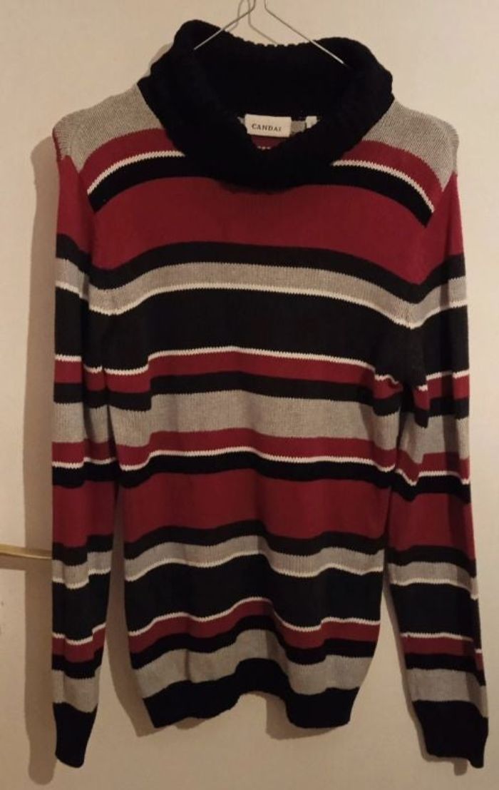 Pull col roulé à rayure violet noir