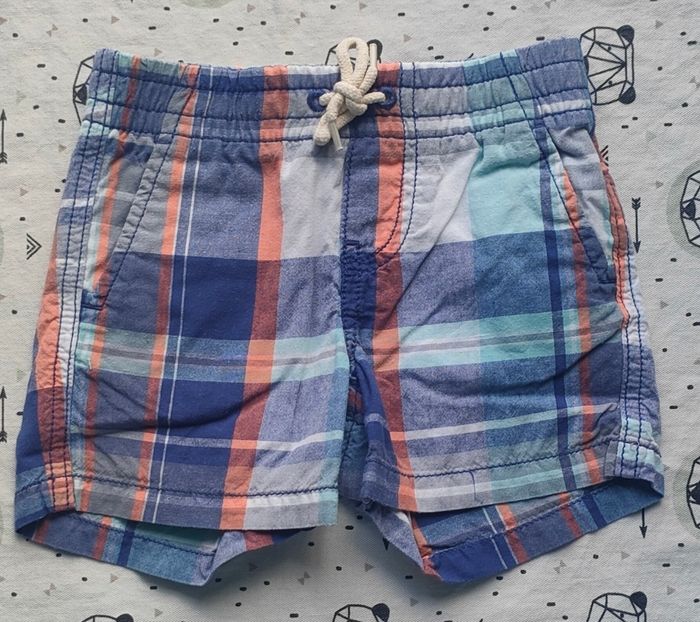 Short à carreaux taille 12/18 mois