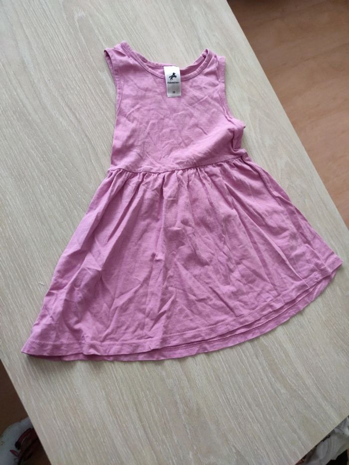 Robe rose violette style patineuse qui tourne 3 ans