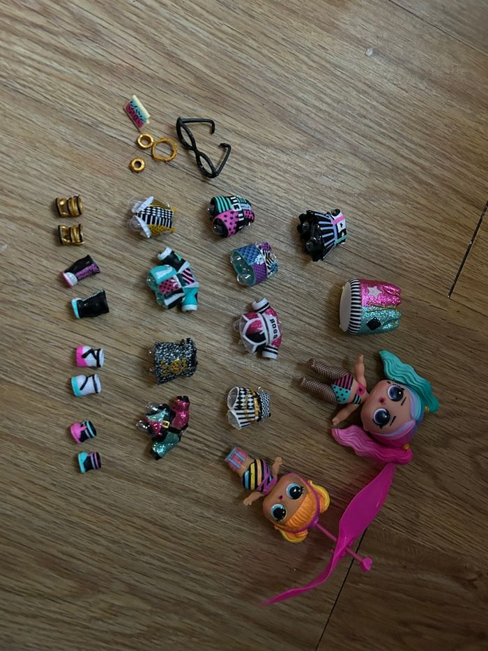 Lot figurines et accessoires LOL