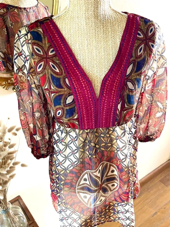 Sublime tunique léger décolleté en V motif géométrique