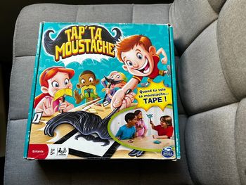 Jeu tape ta moustache