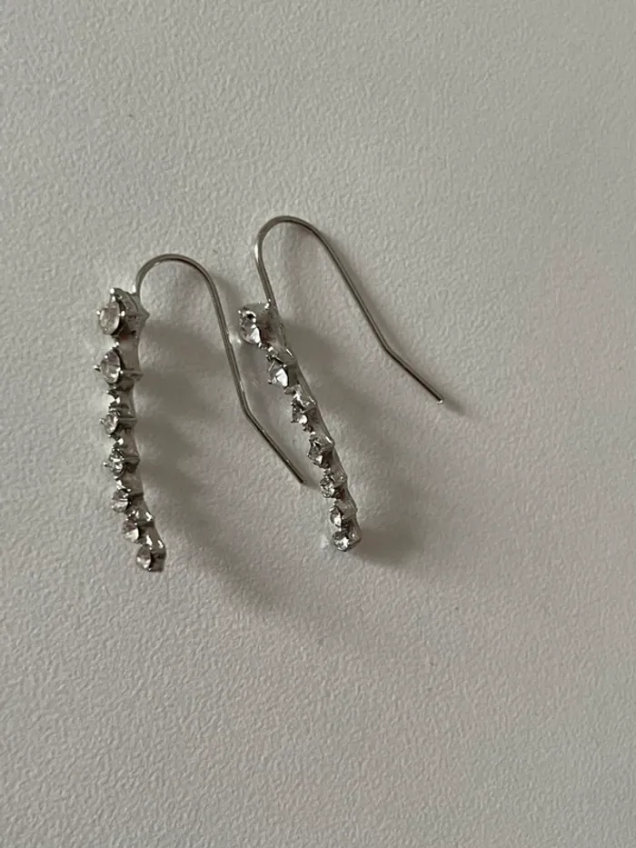 Boucle d’oreille fantaisie grimpante du groupe MaxMara sans logo sans étiquette . - photo numéro 4