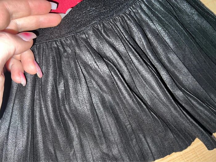 Ensemble 24 mois 2 ans jupe simili cuir noir plissée bandeau - photo numéro 3