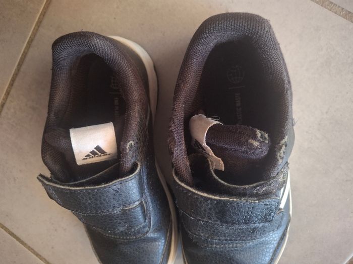 Baskets Adidas noires et blanches - photo numéro 5