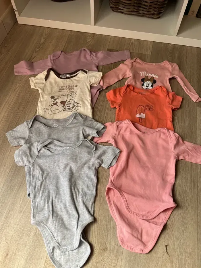 Lot bodies fille 3-6 mois - photo numéro 2
