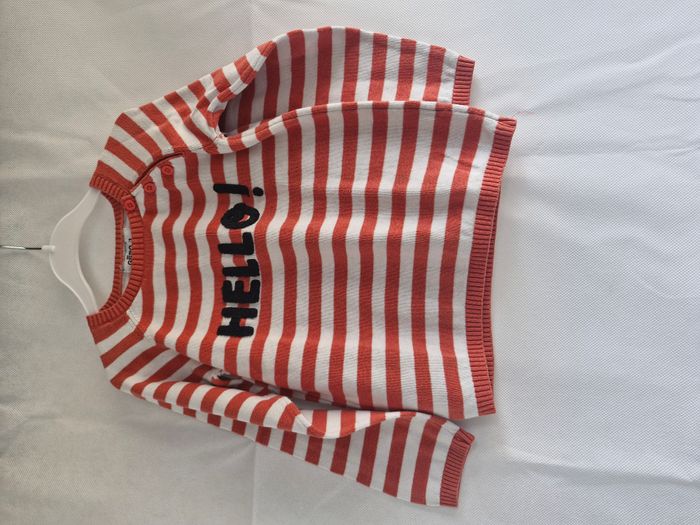 Pull 3 ans Gémo Rouge et blanc rayé hello !