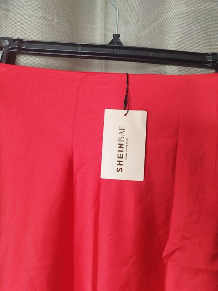Jupe rouge fluide - photo numéro 2