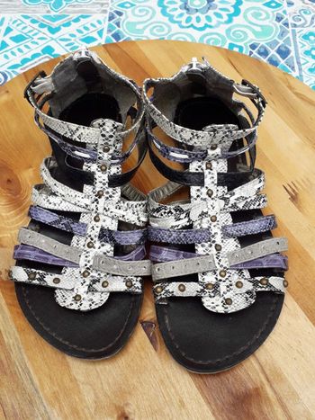 Sandales à brides, fermeture à l'arrière