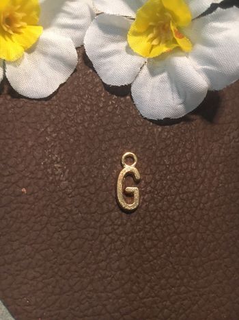 pendentif fantaisie métal doré lettre G