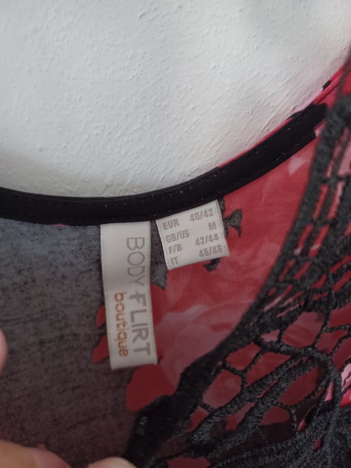 Robe manches longues épaules dénudées Bodyflirt coloris noir et rose taille 40/42 comme neuve. - photo numéro 7