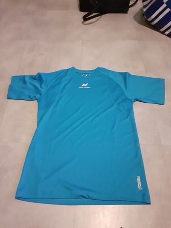Tee shirt.