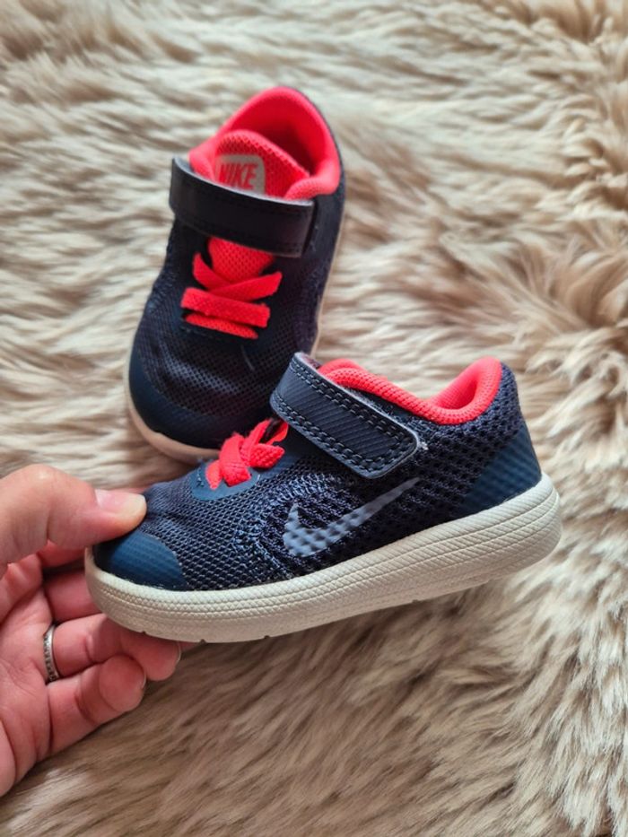 Baskets marine rose fluo nike taille 19,5 - photo numéro 3