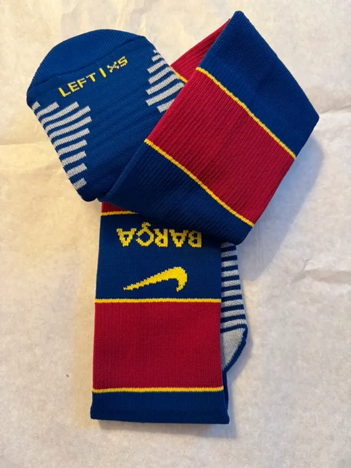 Chaussettes de foot Nike équipe FC Barcelone taille 31/ 35 authentique neuf - photo numéro 4