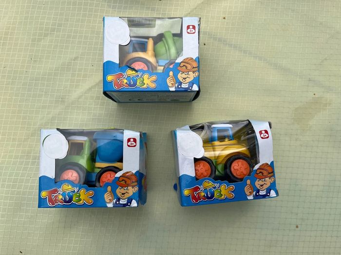 3 jeux en plastique