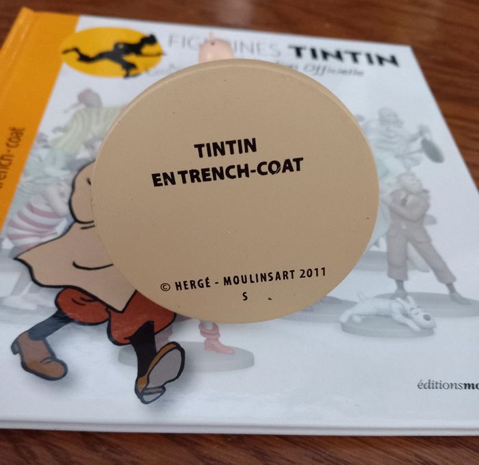Figurine tintin en trench coat - photo numéro 4