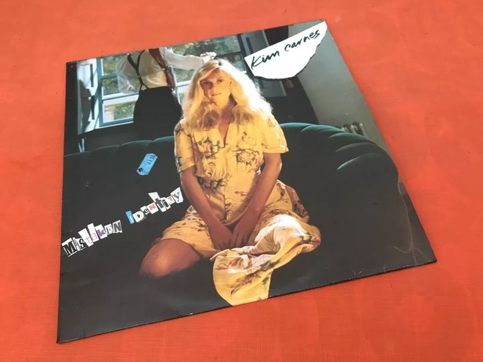 Vinyle 33 tours   Kim Carnes Mistaken Identity  (1981) Emi America 2C 070400008 - photo numéro 2