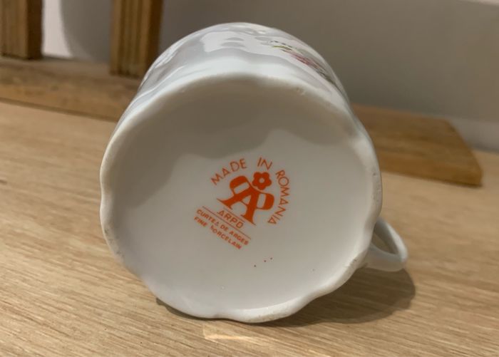 Tasse en porcelaine fine - photo numéro 9