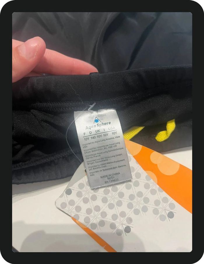 Short de bain noir avec grafitti Aqua Sphere Taille 10 ans - photo numéro 5