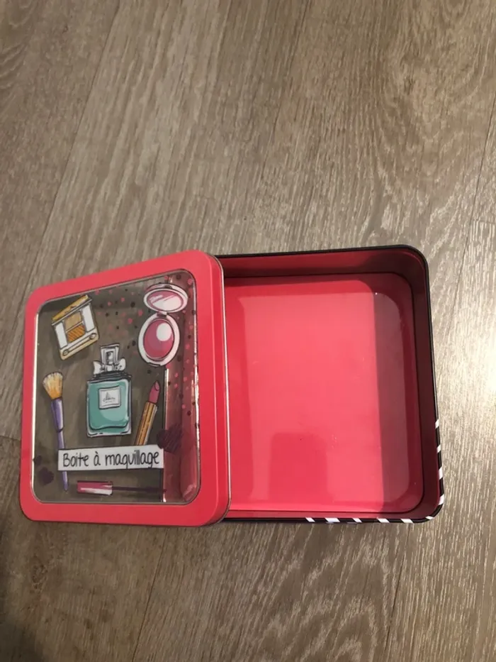 Boîte métal à maquillage excellent état - photo numéro 4