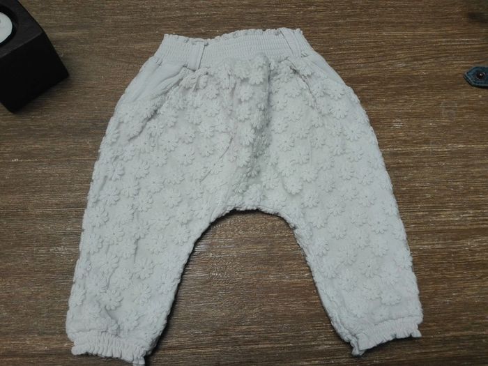 Pantalon bébé fille 6 mois kiabi brodé broderie fleurs blanc mariage
