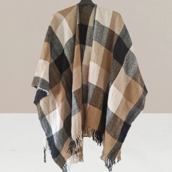 Magnifique cape noir, beige, marron & blanc - Kiabi - Taille 158cm×133cm