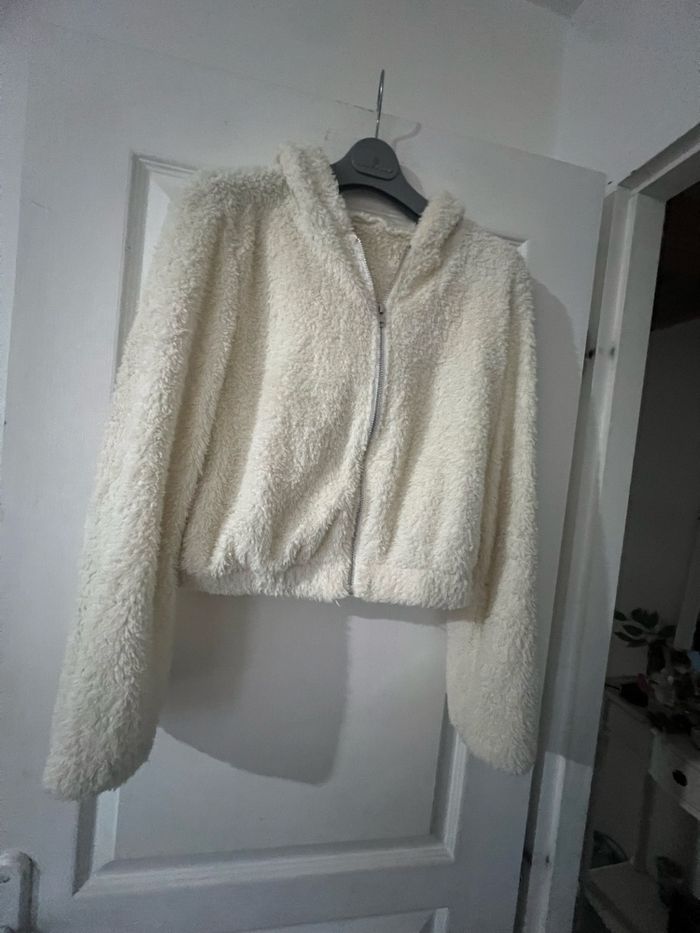 Très jolie veste courte pilou pilou Etam