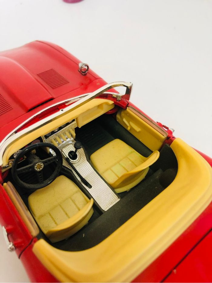 Jaguar type E décapotable rouge 1961 échelle 1/18 - photo numéro 8