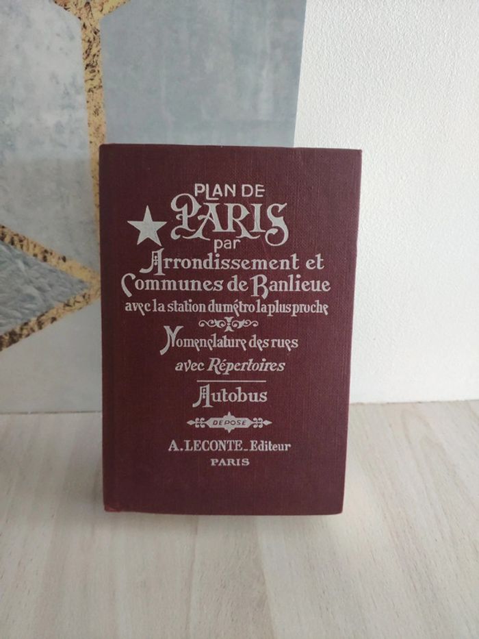 Plan de Paris vintage par arrondissement et communes de banlieue Leconte éditeur