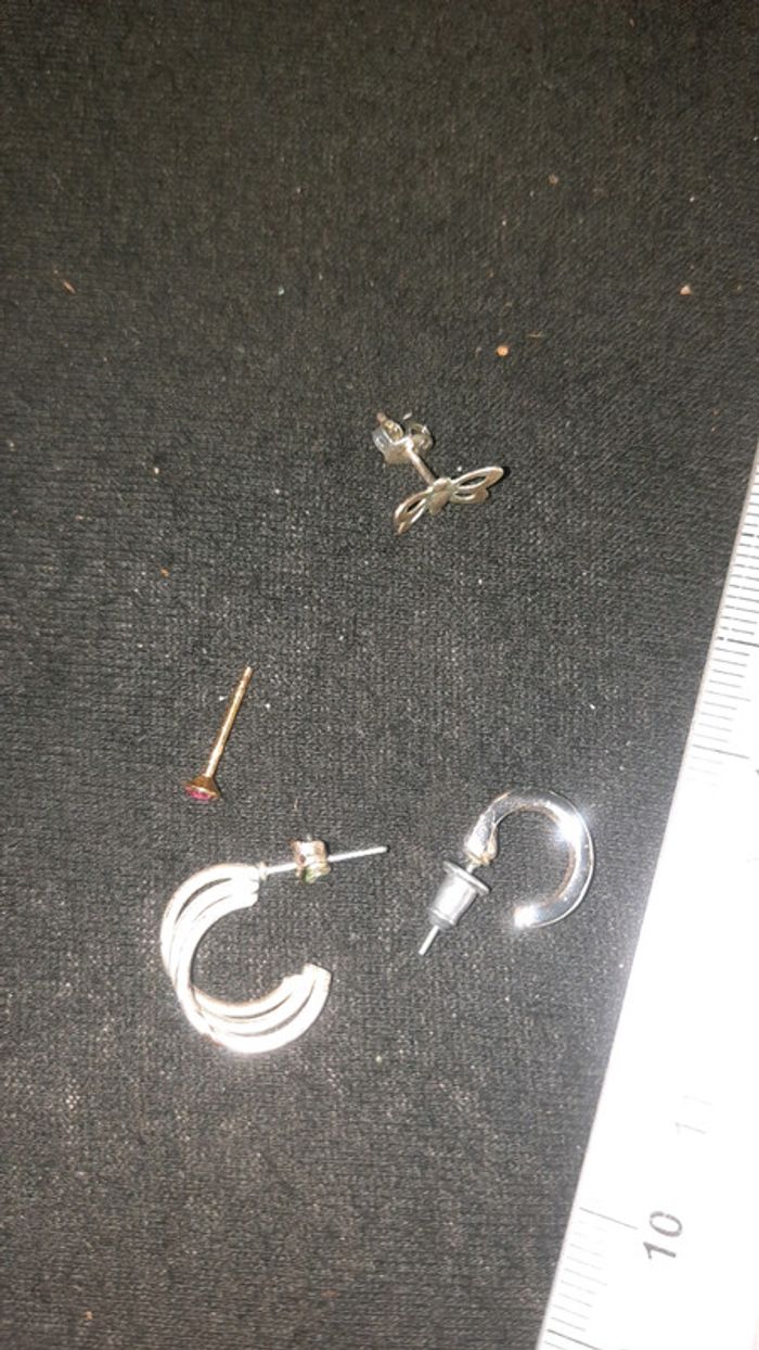 4 boucle d'oreilles seul