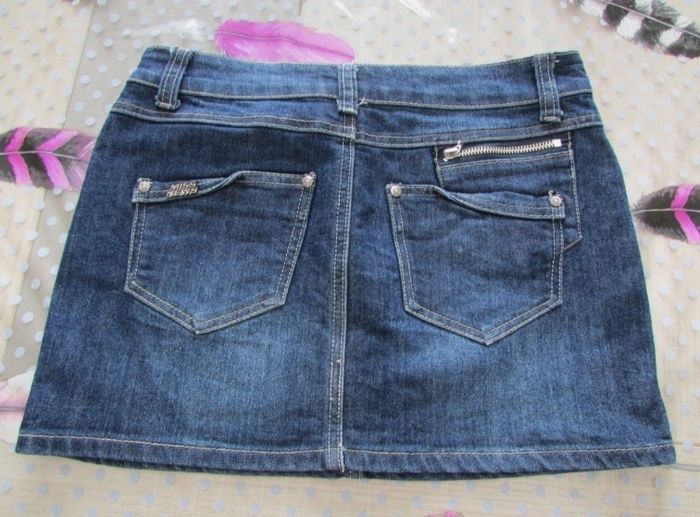 Jupe courte en jean 16 ans - photo numéro 4