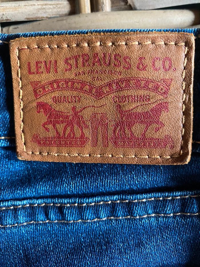 Jean 711 Skinny Lewis Strauss taille 25 - photo numéro 2