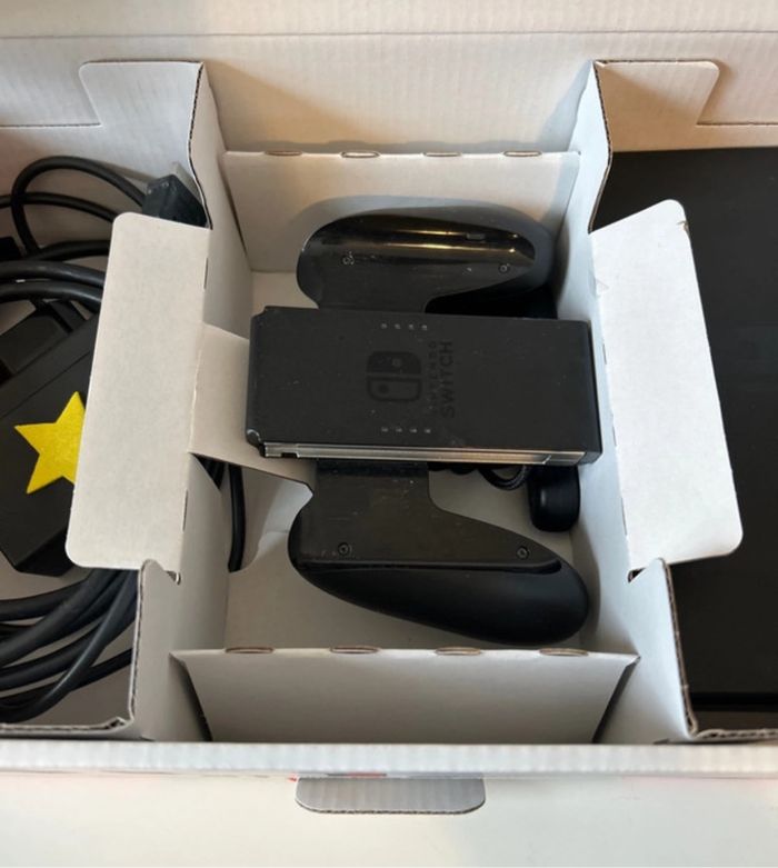 Nintendo Switch + accessoires - photo numéro 3