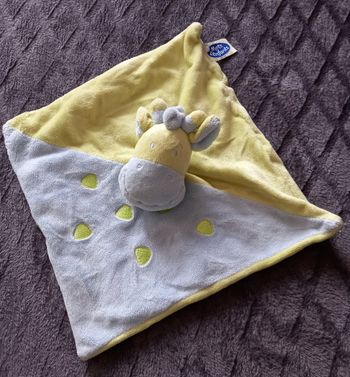 Doudou carré plat Girafe bleu et vert - Mots d'enfants