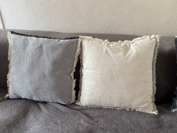 À vendre quatre coussins pour Salon