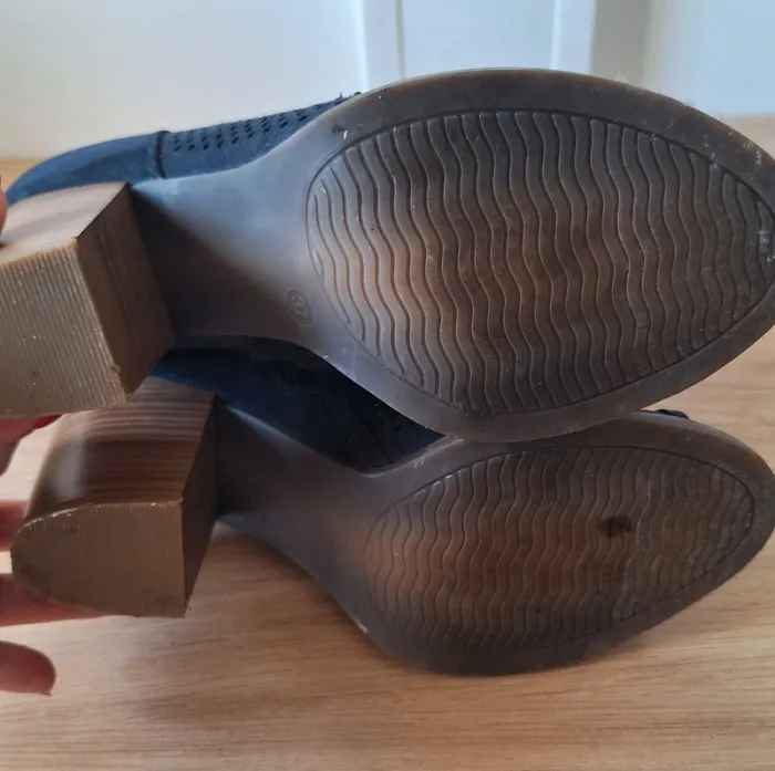 Chaussures ajourees marines à talon 37 - photo numéro 5