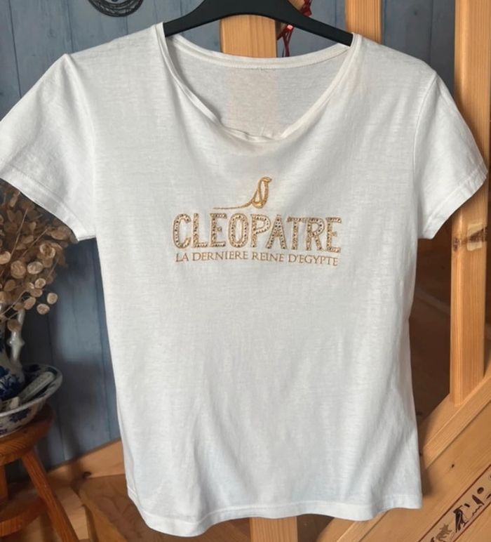 tee shirt Cleopatre et son bracelet - photo numéro 2