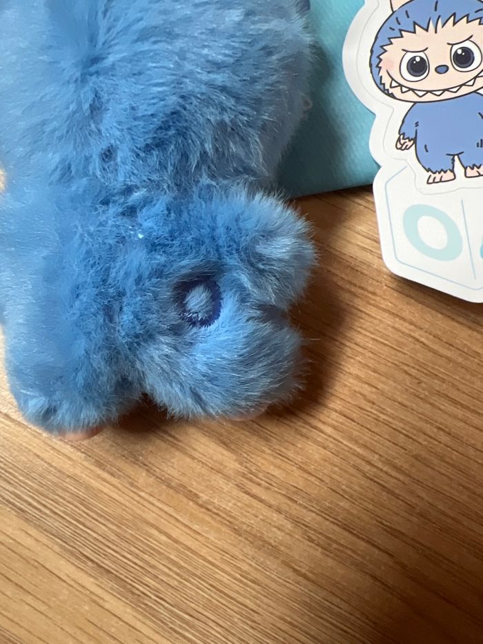 Labubu Pin for Love O - photo numéro 3