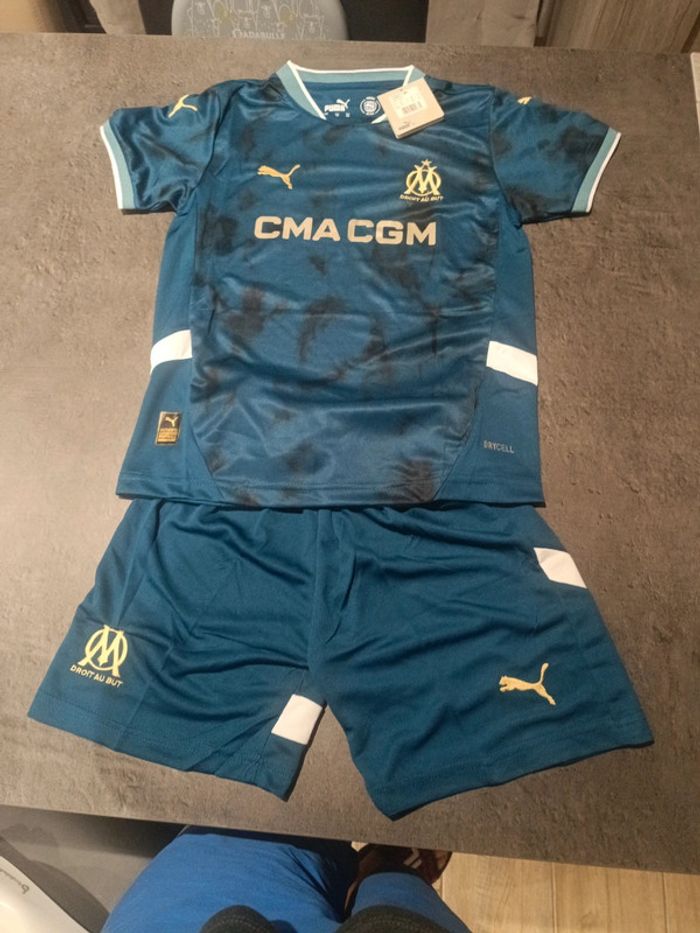 Tenue foot olympique de Marseille bleu. T.26