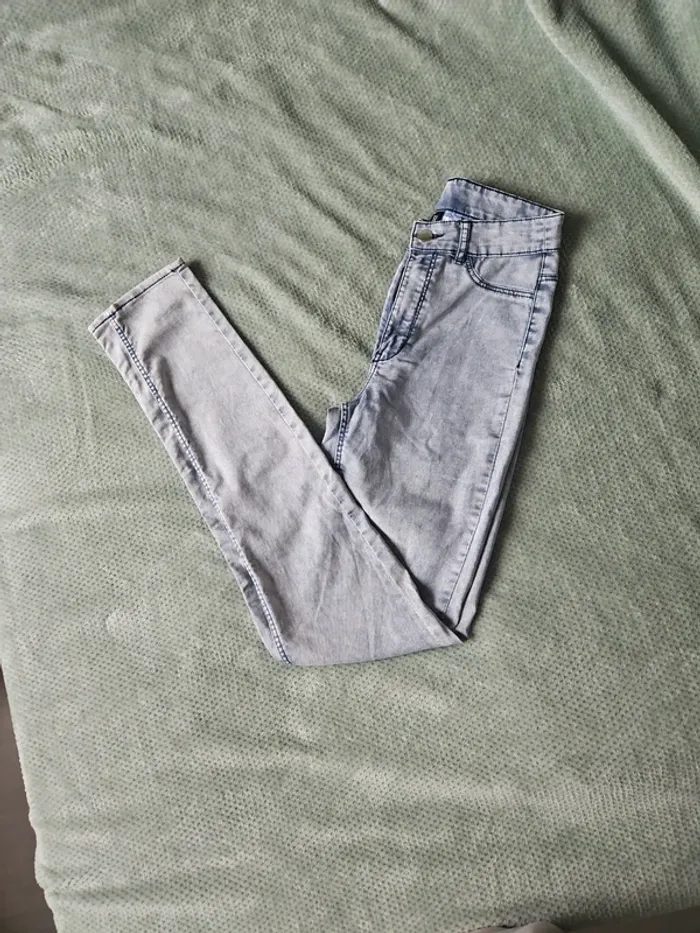 Jean skinny gris délavé taille 34 – Divided (H&M) - photo numéro 2