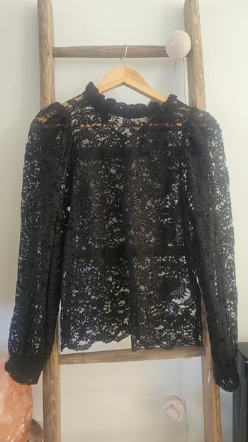 Blouse en dentelle Naf Naf taille 38 M neuve 