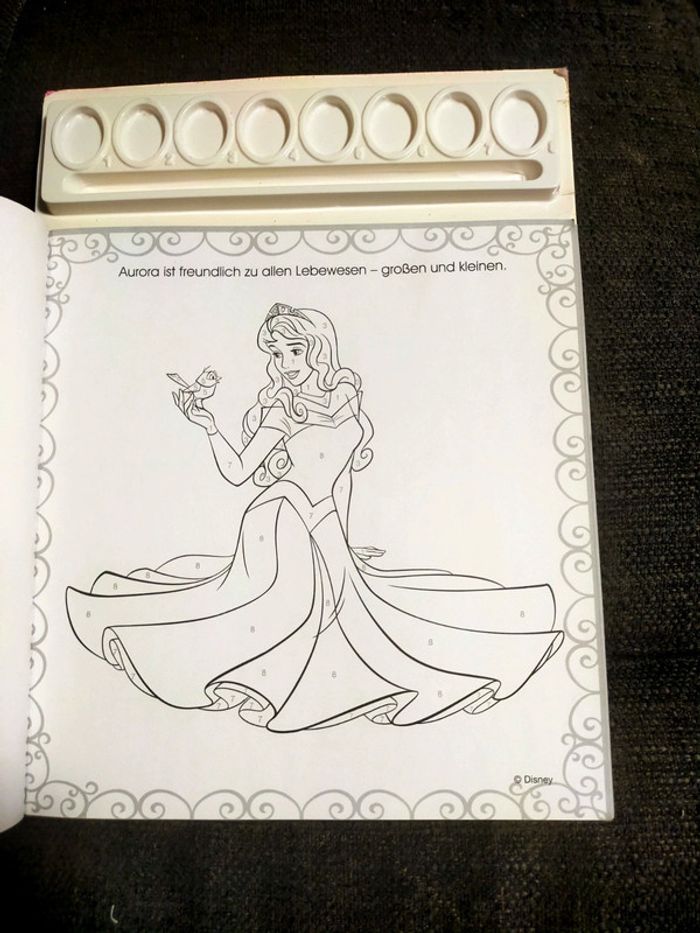 Livre de princesses a peindre ou colorier neuf - photo numéro 15