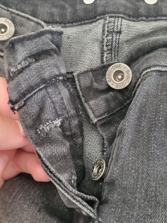 Très beau jeans. - photo numéro 3