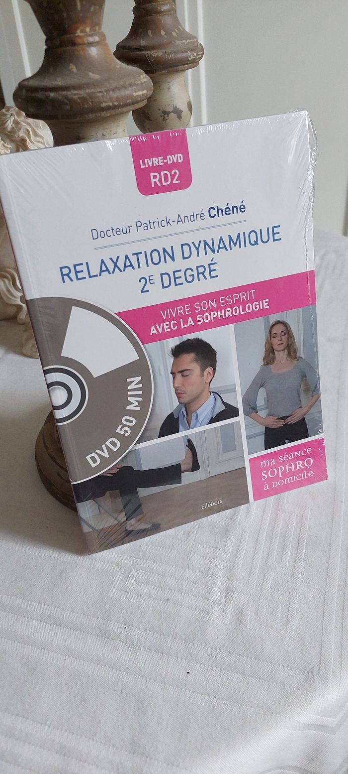Relaxation dynamique 2e degré
⁃ Vivre son esprit avec la
sophrologie ⁃ Livre + DVD