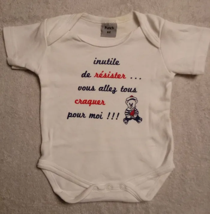 Body blanc Punch 3 mois (réf perso C54)(familleac72)
