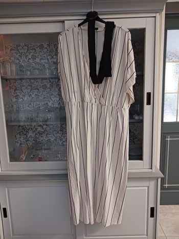 Robe blanche à rayures